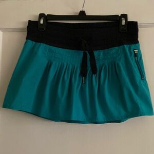 Lululemon Run Revitalize Oasis skirt - size 6
